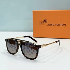 Picture of LV Sunglasses _SKUfw57303544fw